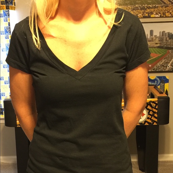 Express Best Love Tee - Picture 2 of 9